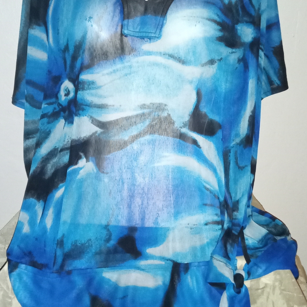 Blue women's flower print blouse size 26th and length 26th and width